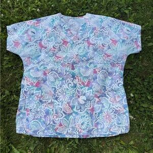 Women’s Floral Patterned Short Sleeved Scrub Top
